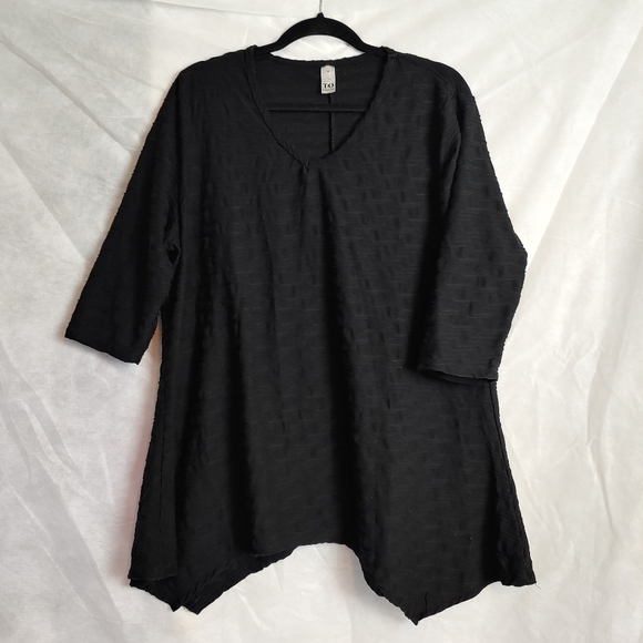 Thomas & Olivia asymetric hem black plus Size Top 1XL - Picture 6 of 10
